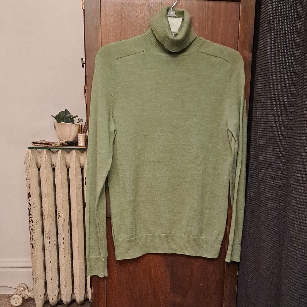 Victor Alfaro Size Med Vintage Army Green 100% Wool Turtleneck Sweater